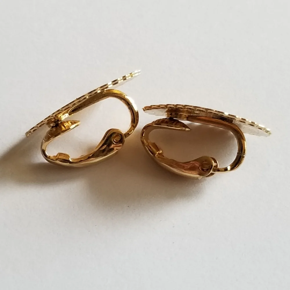 Vintage earrings clip on gold tone etched teardrop design boho dainty